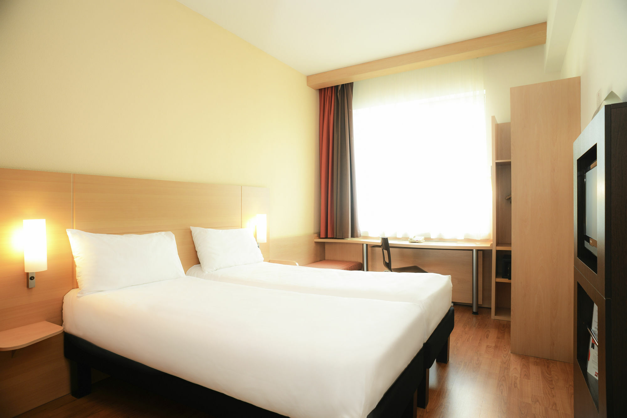 B&B Hotel Les Sables-D'Olonne Centre Gare エクステリア 写真
